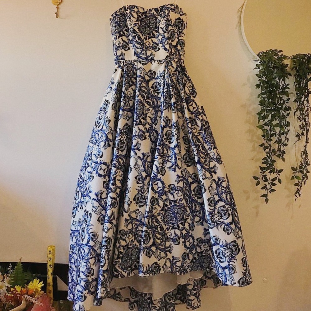 Betsy & Adam Size 8 Prom Dress